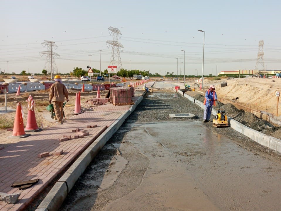 M2289 – Paving Works Of The Parking Of The Lake Park In Khawaneej